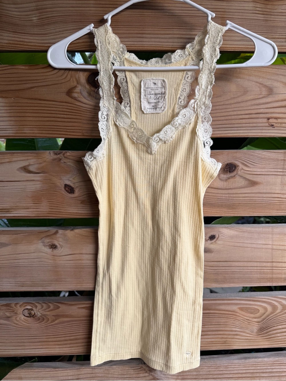 Y2K, Abercrombie, and Fitch Lace-Trim Ribbed Tank - Cream Yellow